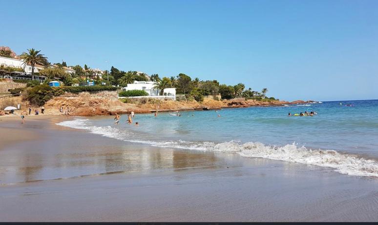 La Belle Vue-Charming Duplex Apartment With Sea View, 50 Meters From Beach And Private Parking Saint-Raphael  Bagian luar foto