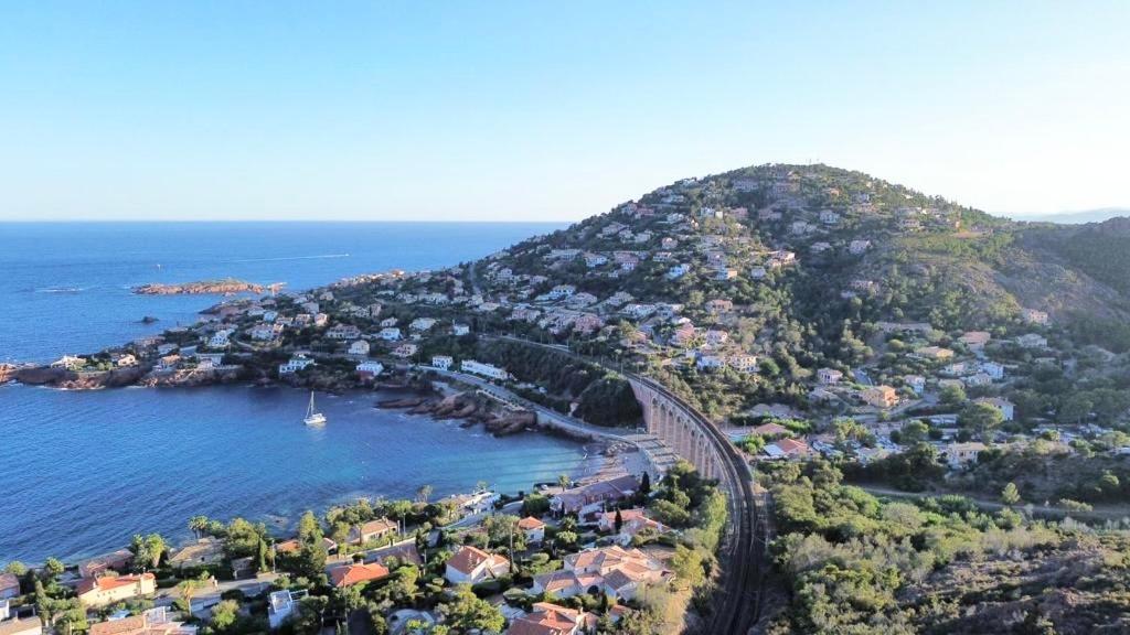 La Belle Vue-Charming Duplex Apartment With Sea View, 50 Meters From Beach And Private Parking Saint-Raphael  Bagian luar foto